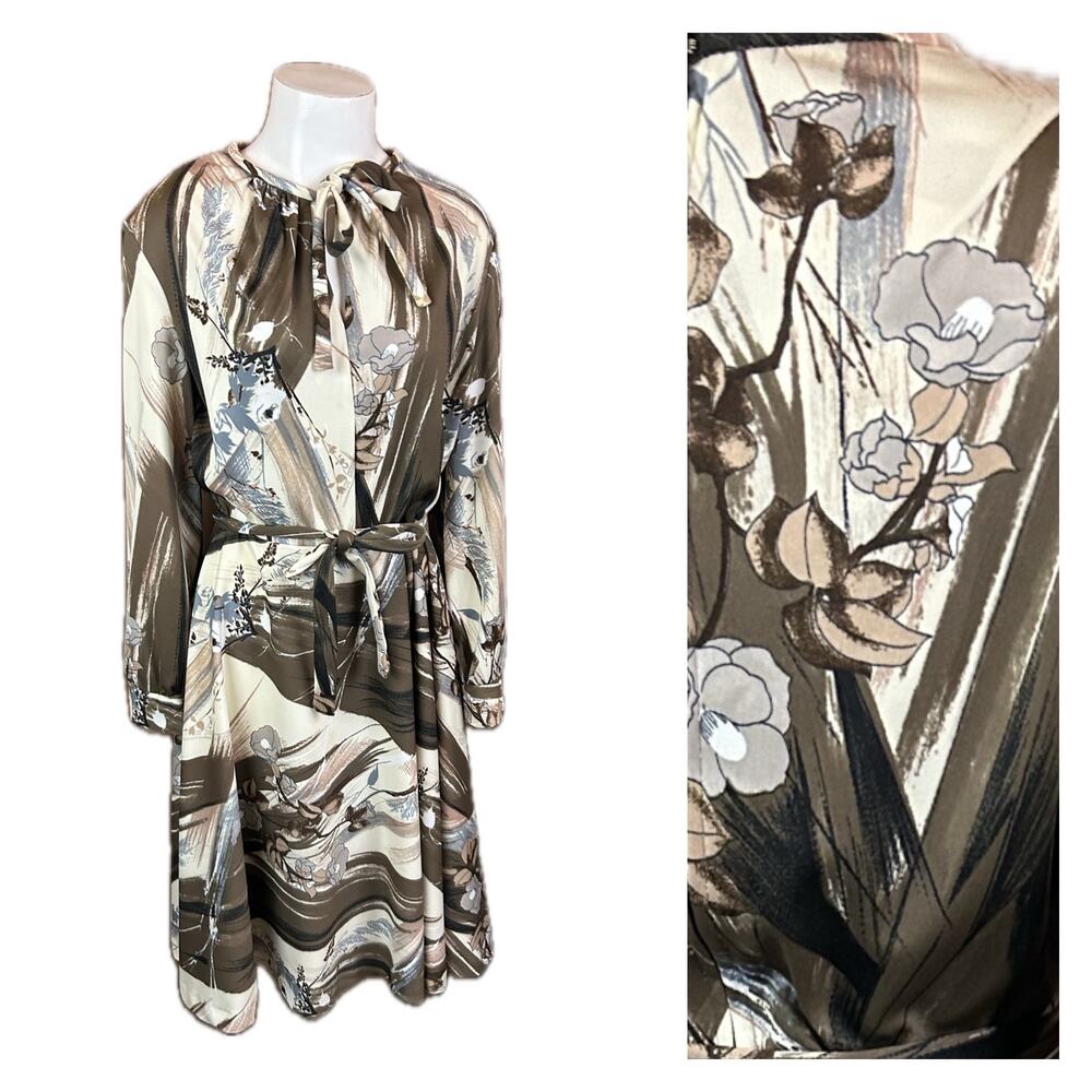 1970s Keyhole Neck Fit & Flare Belted Floral Dress Long Sleeve / Women’s Large *